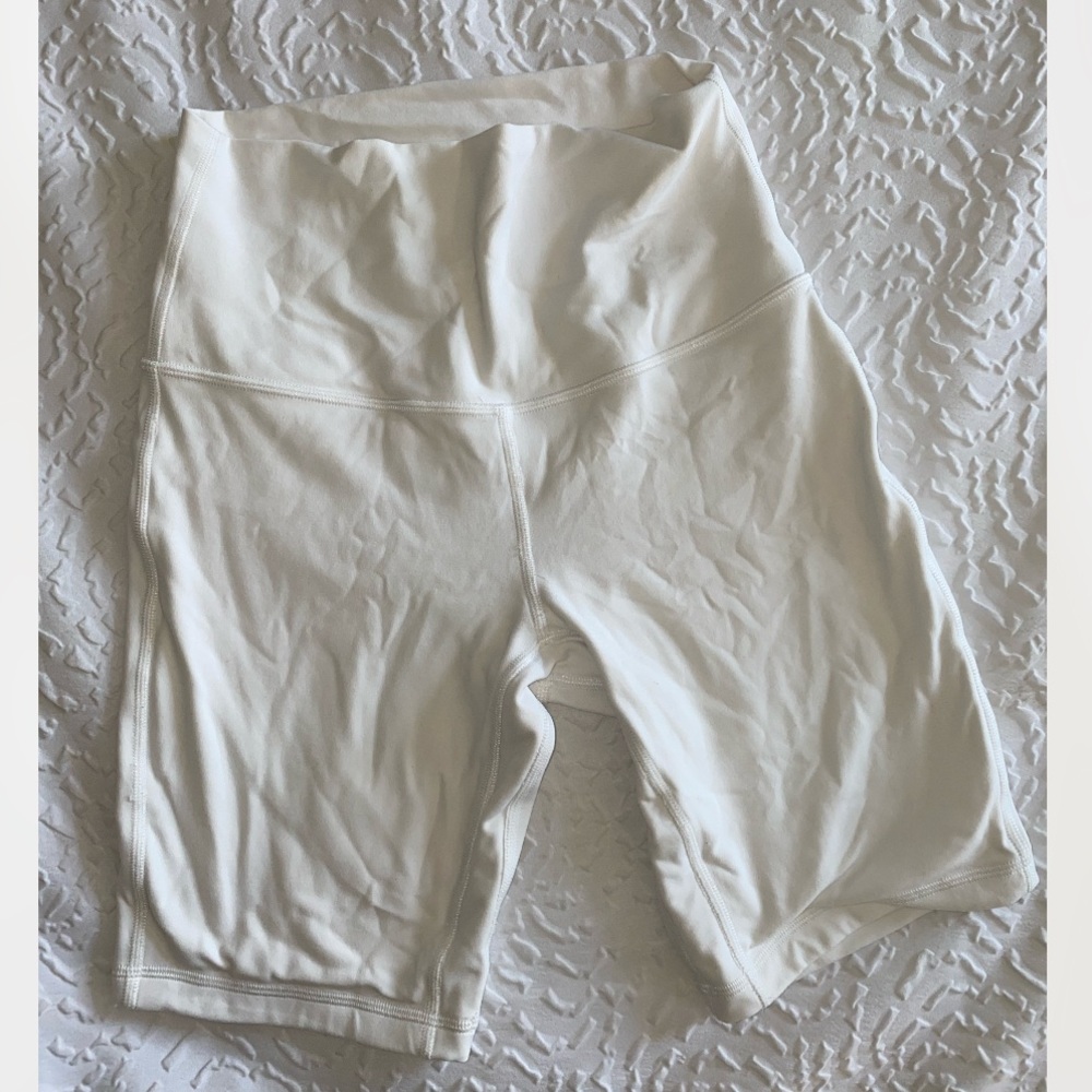 Lulu Like New align 6” short
